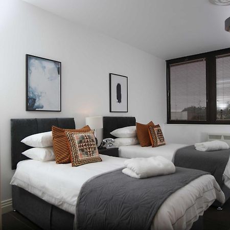 Aisiki Living At Upton Rd, Multiple 1, 2, Or 3 Bedroom Apartments, King Or Twin Beds With Free Wi-Fi & Parking Watford  Buitenkant foto
