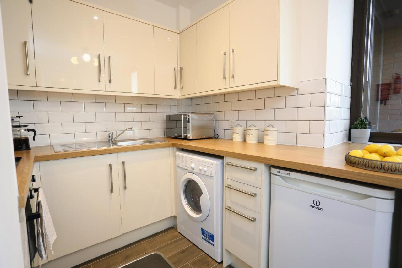 Aisiki Living At Upton Rd, Multiple 1, 2, Or 3 Bedroom Apartments, King Or Twin Beds With Free Wi-Fi & Parking Watford  Buitenkant foto