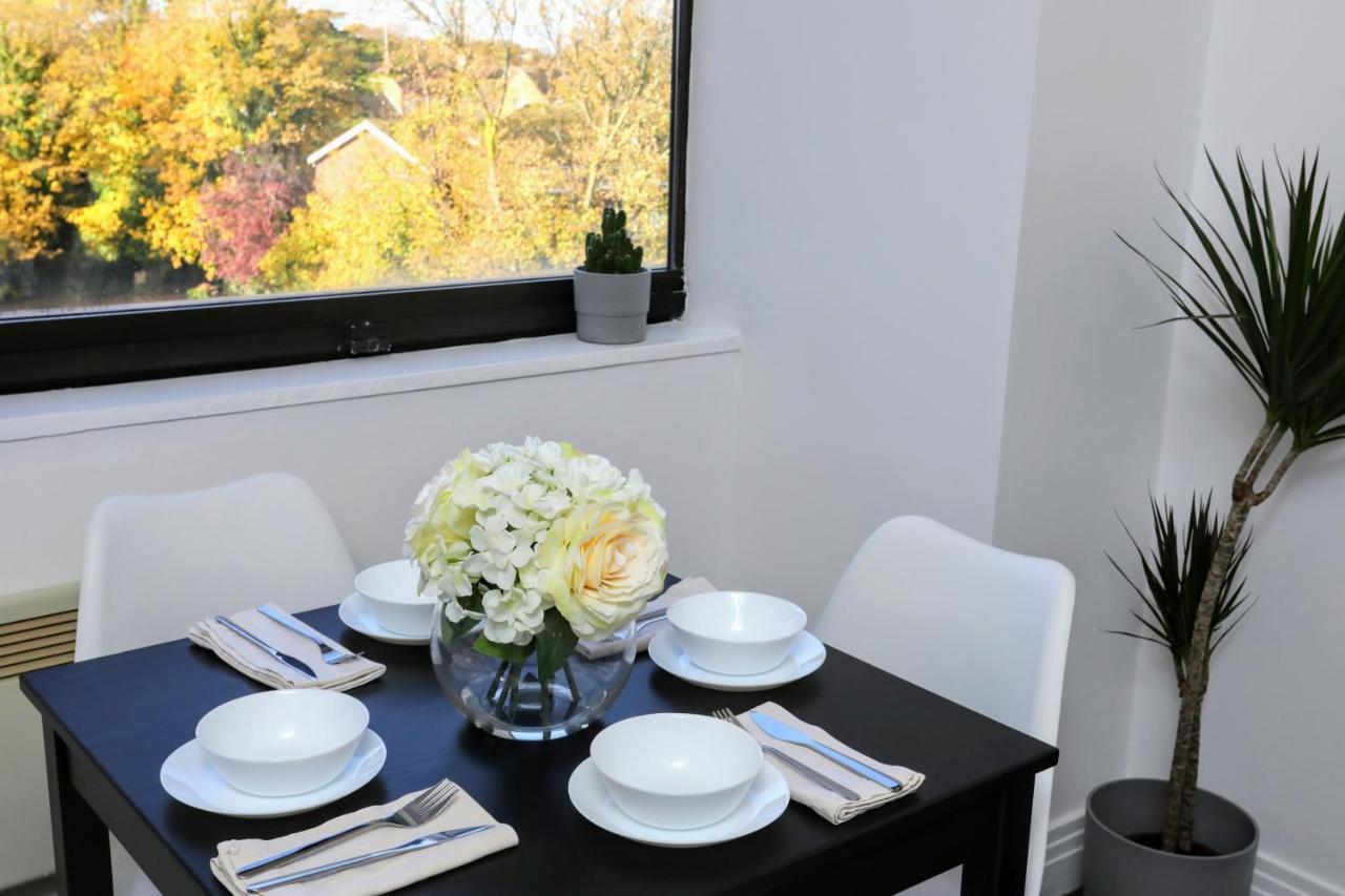 Aisiki Living At Upton Rd, Multiple 1, 2, Or 3 Bedroom Apartments, King Or Twin Beds With Free Wi-Fi & Parking Watford  Buitenkant foto