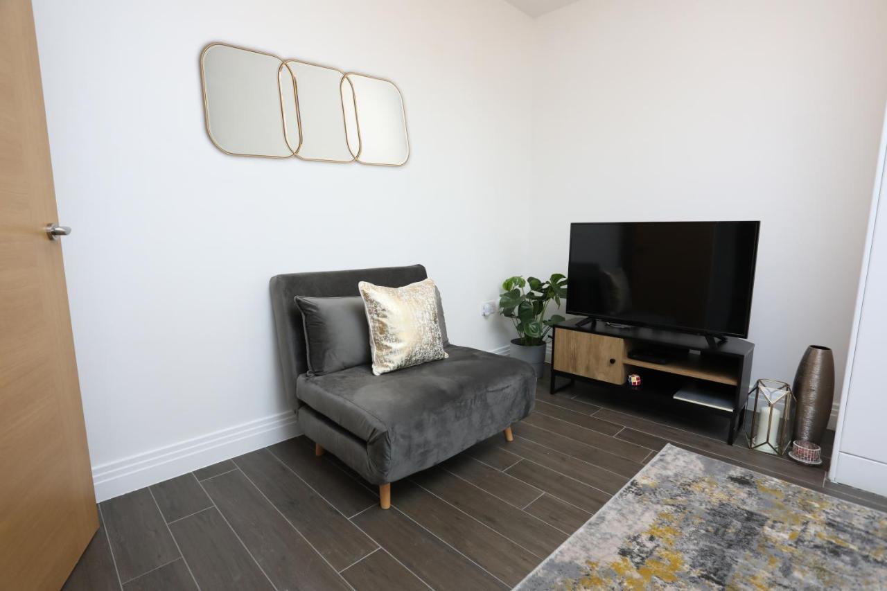 Aisiki Living At Upton Rd, Multiple 1, 2, Or 3 Bedroom Apartments, King Or Twin Beds With Free Wi-Fi & Parking Watford  Buitenkant foto