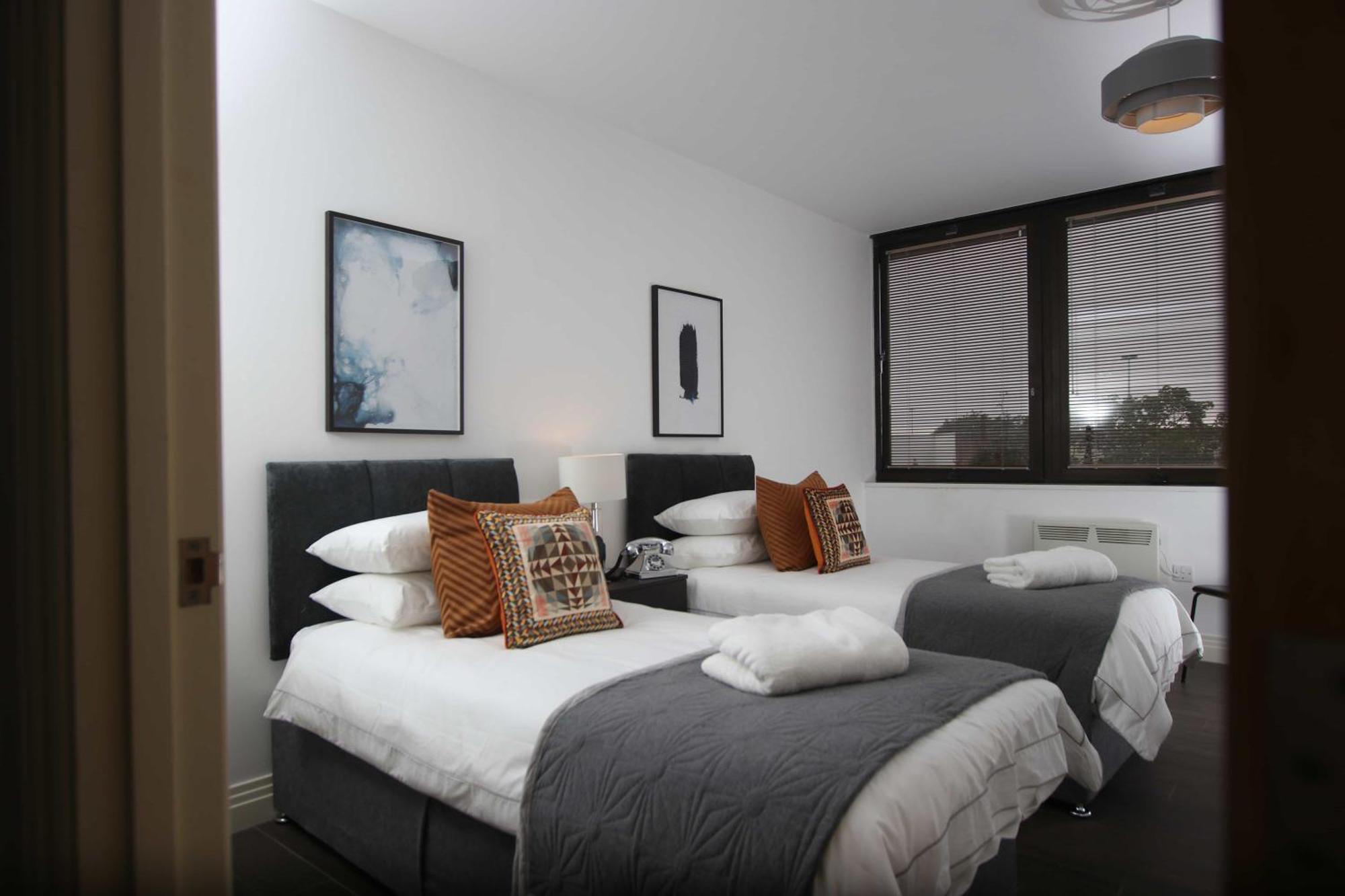 Aisiki Living At Upton Rd, Multiple 1, 2, Or 3 Bedroom Apartments, King Or Twin Beds With Free Wi-Fi & Parking Watford  Buitenkant foto