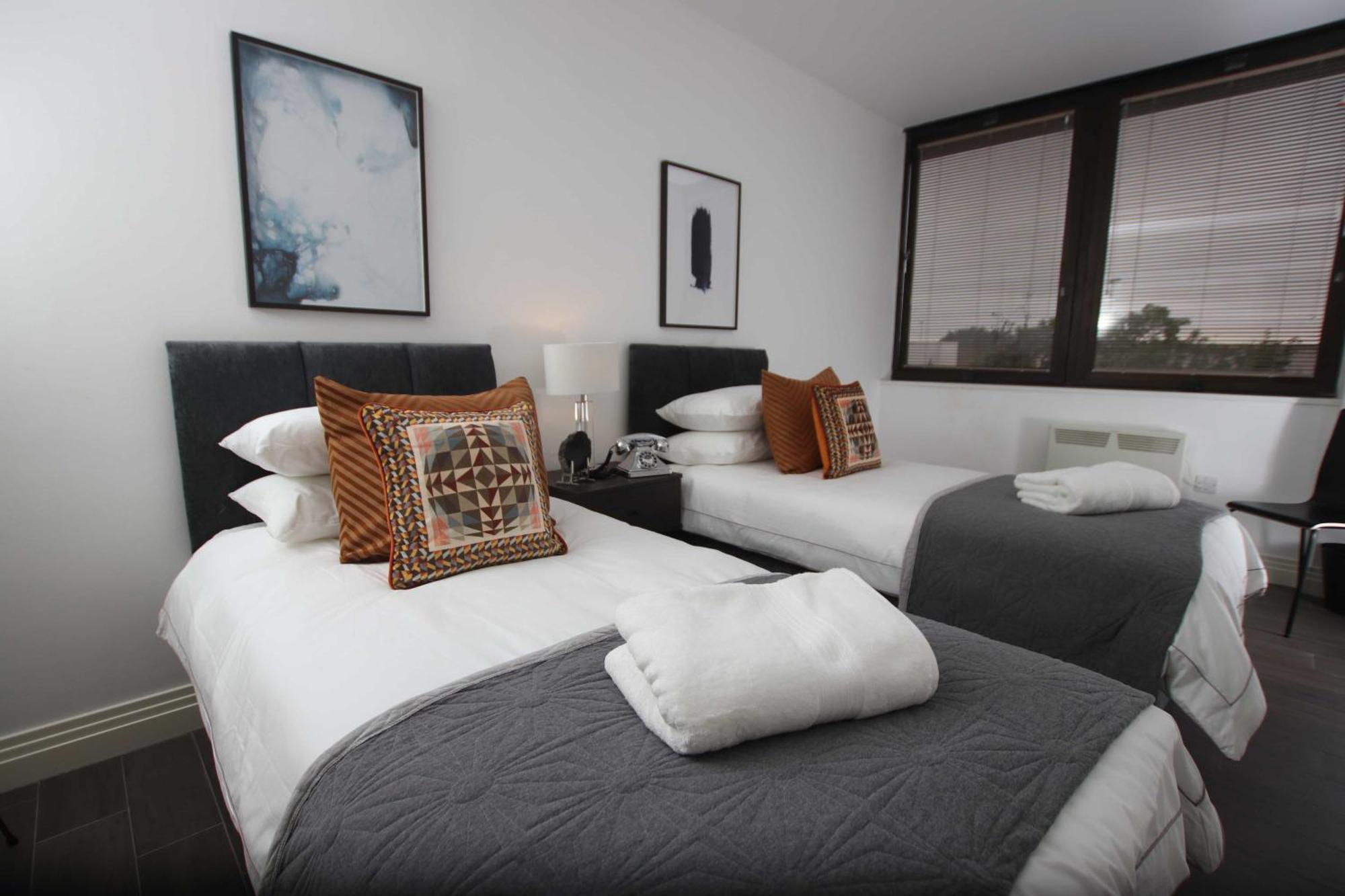 Aisiki Living At Upton Rd, Multiple 1, 2, Or 3 Bedroom Apartments, King Or Twin Beds With Free Wi-Fi & Parking Watford  Buitenkant foto