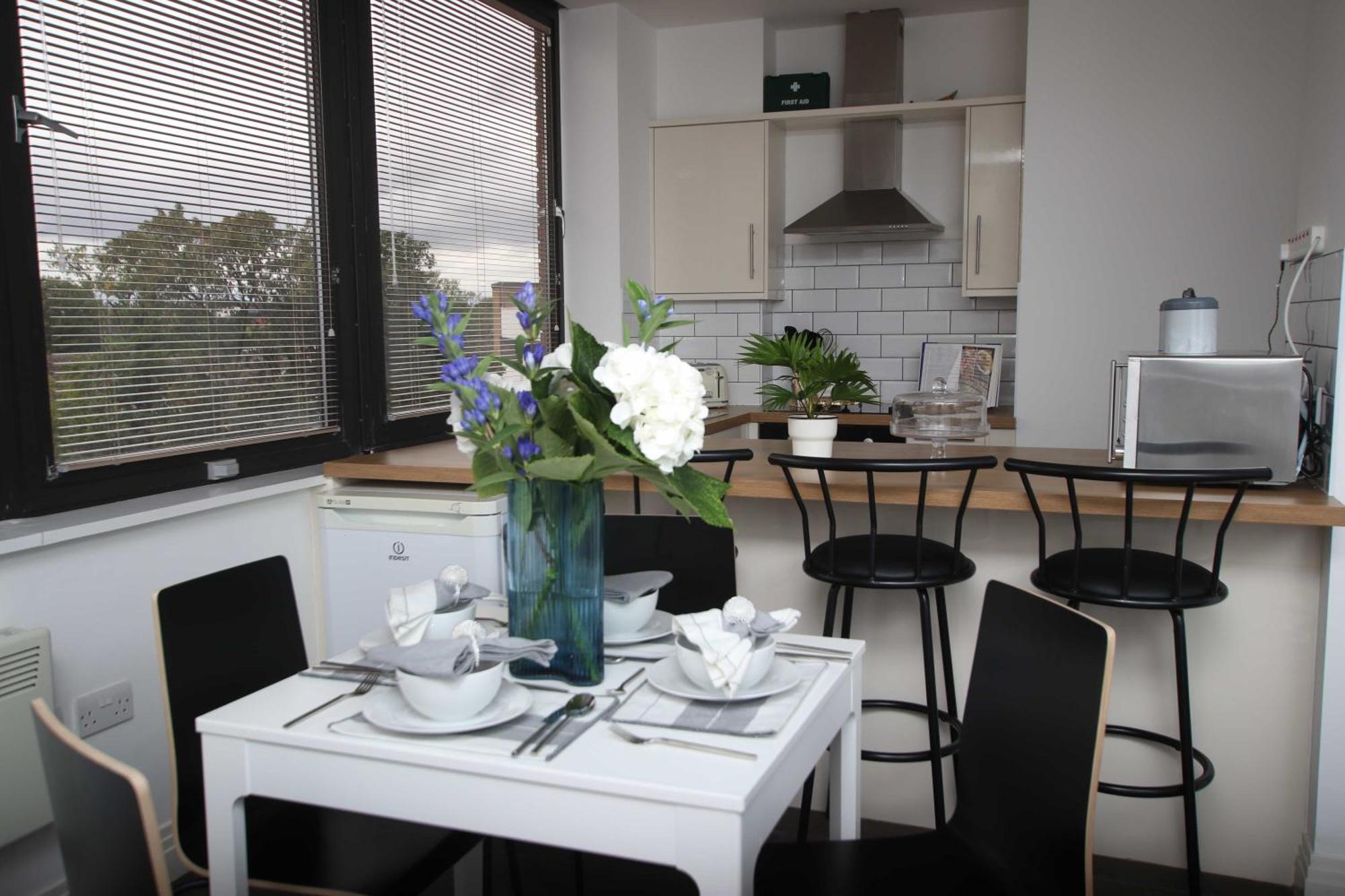 Aisiki Living At Upton Rd, Multiple 1, 2, Or 3 Bedroom Apartments, King Or Twin Beds With Free Wi-Fi & Parking Watford  Buitenkant foto