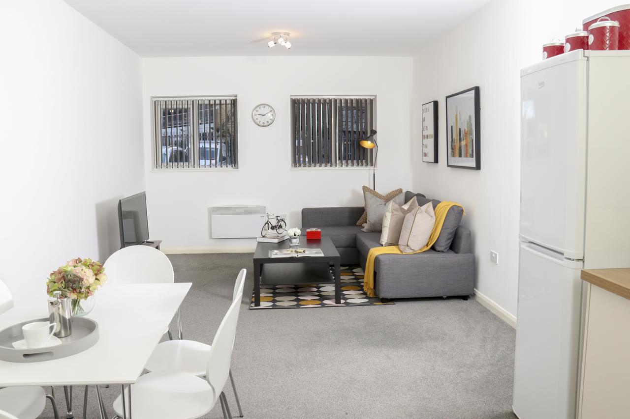 Aisiki Living At Upton Rd, Multiple 1, 2, Or 3 Bedroom Apartments, King Or Twin Beds With Free Wi-Fi & Parking Watford  Buitenkant foto