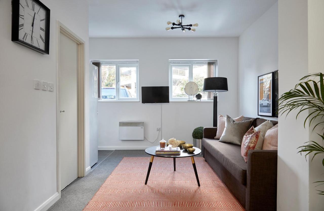 Aisiki Living At Upton Rd, Multiple 1, 2, Or 3 Bedroom Apartments, King Or Twin Beds With Free Wi-Fi & Parking Watford  Buitenkant foto
